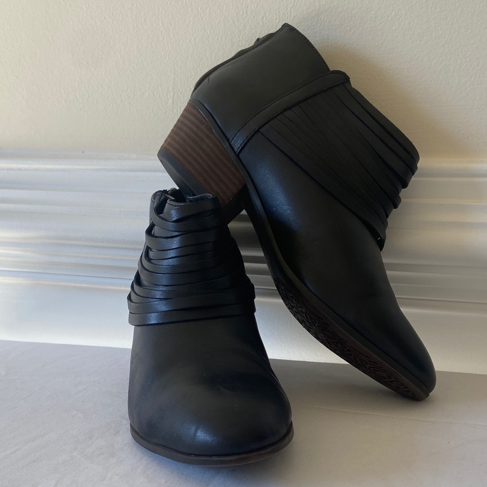 Clarks Black Pointed Leather Ankle Boots